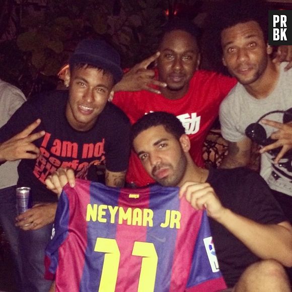 Drake com Neymar e amigos