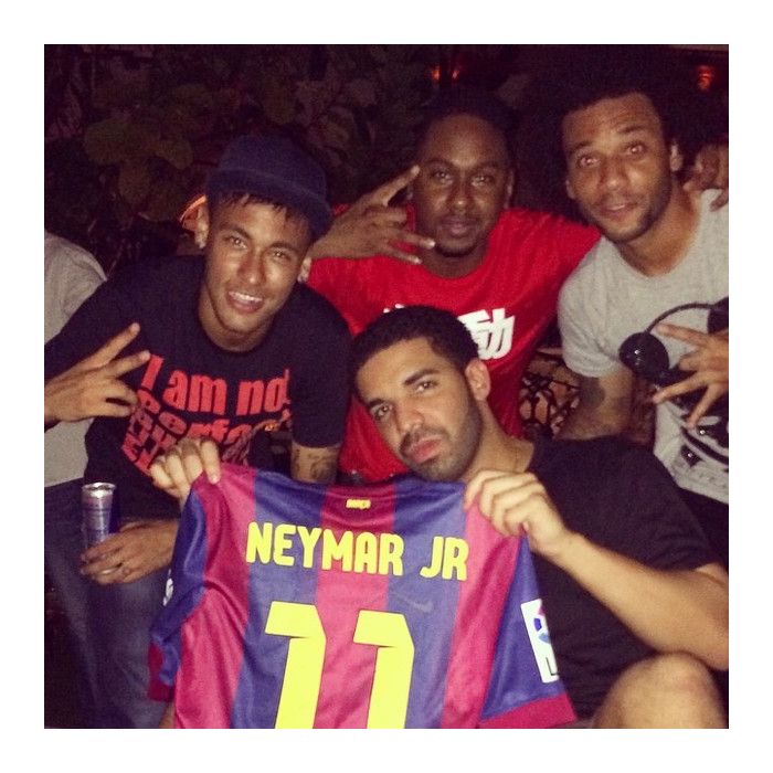 Drake com Neymar e amigos
