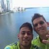 Neymar fez selfie ao chegar em Miami