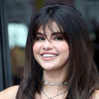 Após ser chamada de feia, Selena Gomez manda indireta para estilista Stefano Gabbana
