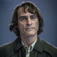 Foi divulgado o primeiro vídeo de Joaquin Phoenix com a maquiagem de Coringa! Confira