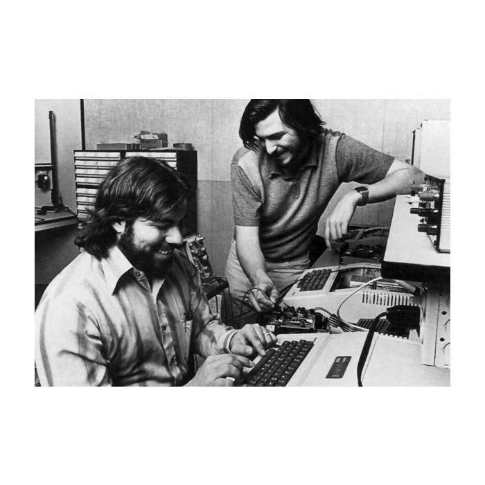 Steve Jobs e Steve Wozniak inaugurando a Apple