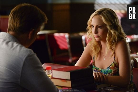 Na season premiere de "The Vampire Diaries", Caroline (Candice Accola) quer reverte a barreira anti-magia construída pelo Viajantes