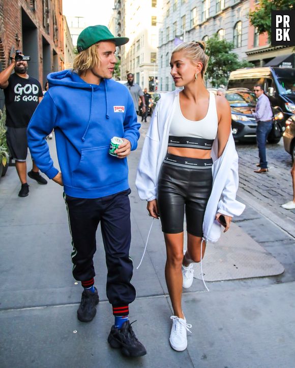Justin Bieber deu flores em um dia aleatório para Hailey