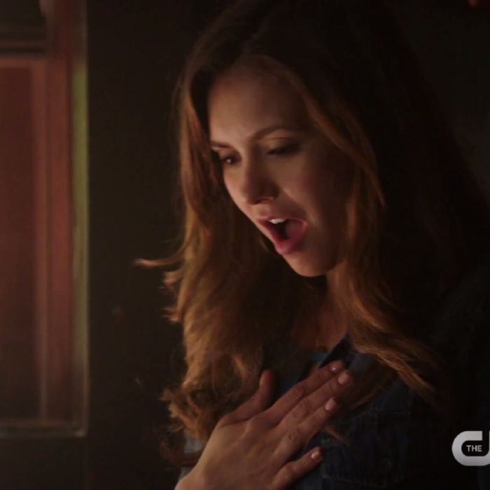  Elena (Nina Dobrev) fica chocada com o pedido de Stefan (Paul Wesley) em &quot;The Vampire Diaries&quot; 