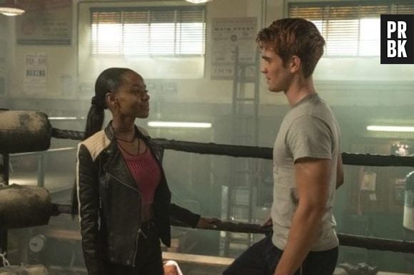 Archie (KJ Apa) e Josie (Ashleigh Murray) se entendem em "Riverdale"