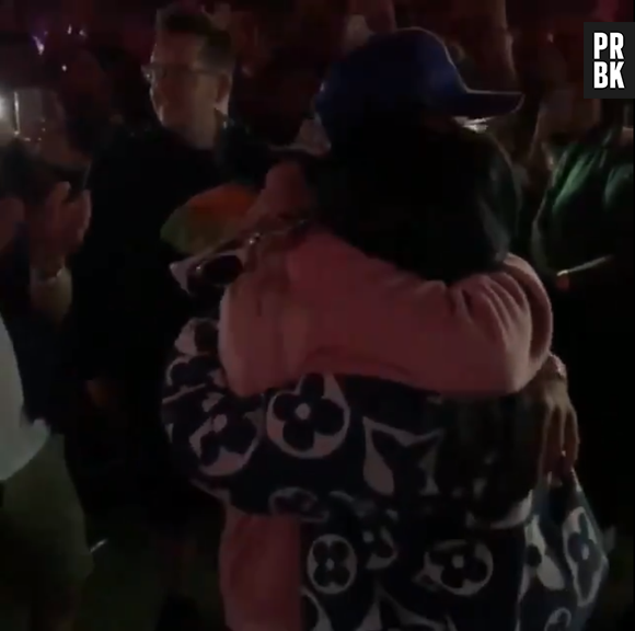 Billie Eilish precisou parar um momento antes de abraçar Justin Bieber