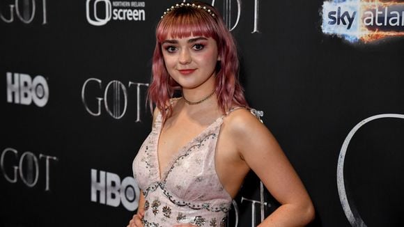 Maisie Williams volta a refletir sobre seu momento depressivo: "Bizarro como acaba te consumindo"