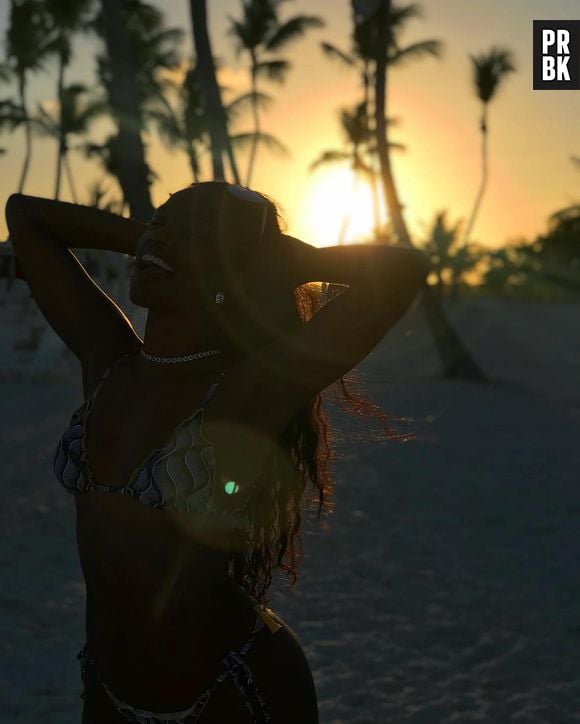 IZA dá dica para fãs que estão passando por transição capilar: "Se olha no espelho como você é pela primeira vez"