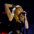 Miley Cyrus surpreende fãs e canta três músicas novas em festival
