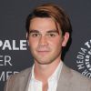 KJ Apa viverá cantor de rock cristão nos cinemas e o primeiro teaser do filme já foi divulgado