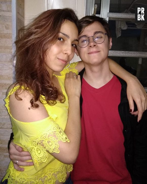 Rafael Miguel foi à casa da namorada com seus pais, conversar sobre o relacionamento