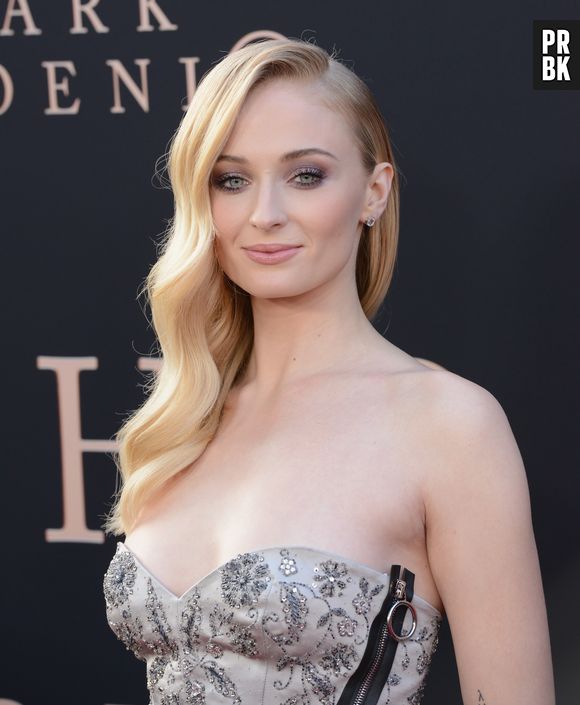 Sophie Turner só contou para os pais que tinha feito testes para "Game of Thrones" quando era uma das finalistas