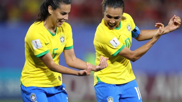 Com gol de Marta, Seleção Brasileira vence a Itália e se classifica para as oitavas de final