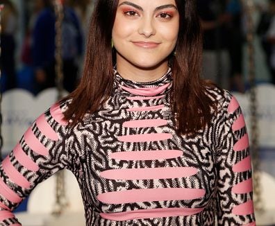 Até os figurinos de "Riverdale" contribuíram para os transtornos alimentares de Camila Mendes