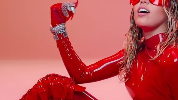 O clipe da Miley Cyrus, "Mother's Daughter", é simplesmente tudo que o pop precisava!