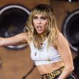  Com frases de manifesto e mulheres representadas como deusas, Miley Cyrus lança o clipe de "Mother's Daughter"  