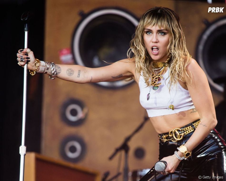 Com Frases De Manifesto E Mulheres Representadas Como Deusas Miley Cyrus Lanca O Clipe De Mother S Daughter Purebreak