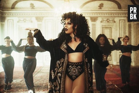 Gloria Groove dá resposta depois de ser criticada por tweet de 2012