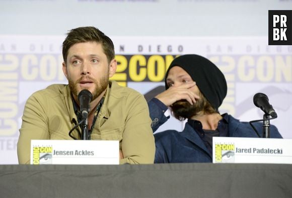 Jensen Ackles e Jared Padalecki se emocionam durante painel de "Supernatural"