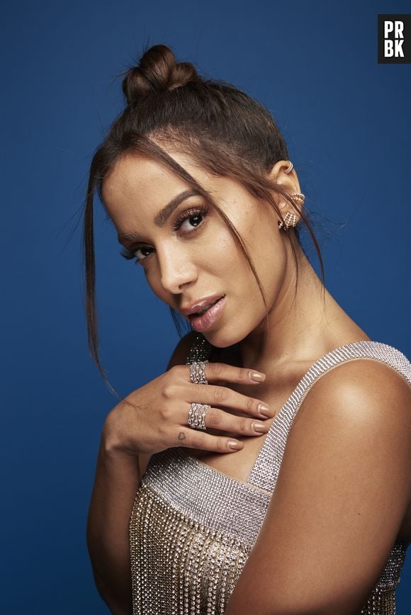 Anitta reclama de piada sobre os 70 mil dólares feita por empresa