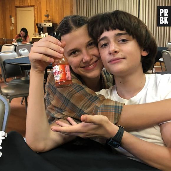 Millie Bobby Brown e Noah Schnapp fizeram várias perguntas para testar amizade