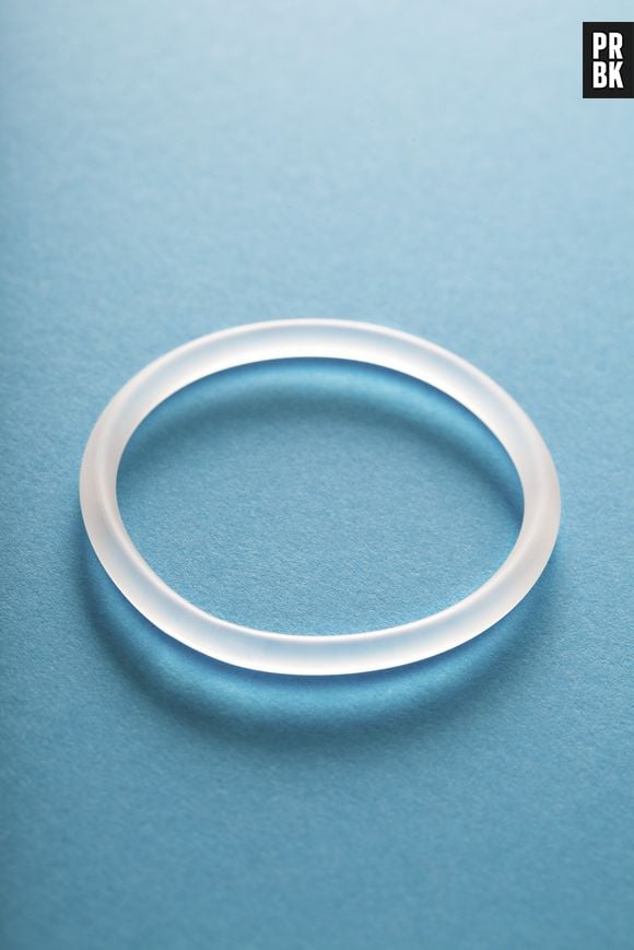 O anel vaginal libera hormônios e é outro método contraceptivo