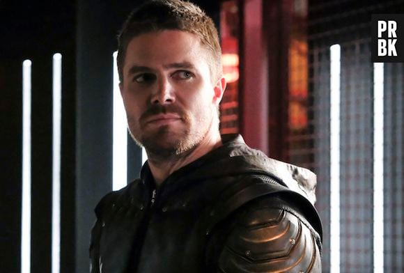 Stephen Amell está envolvido na última temporada de "Arrow", no momento