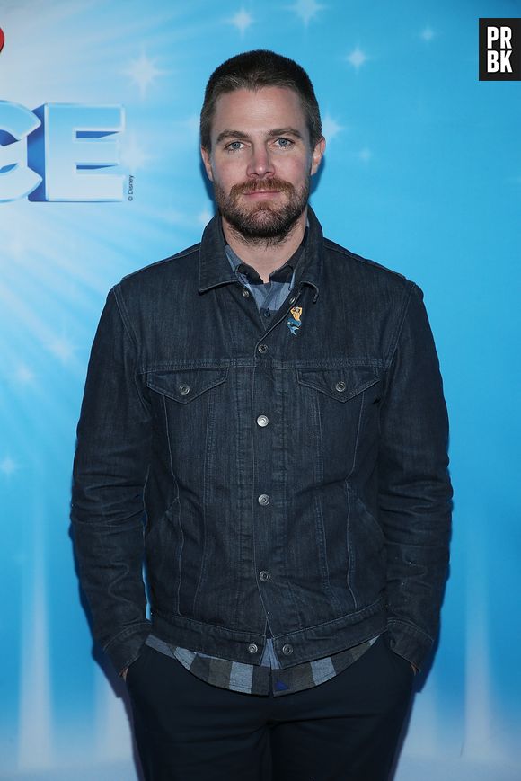 Stephen Amell será vilão na série "Heels"
