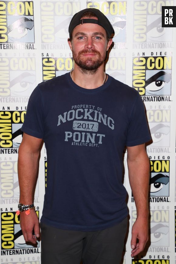 Nova série de Stephen Amell, "Heels", não tem data de estreia