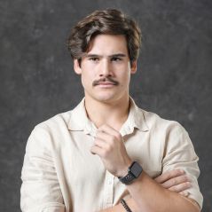 Cansado de fazer mocinhos, Nicolas Prattes pediu para fazer Alfredo em "Éramos Seis"
