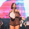 Pode vir "Dua Lipa 2"! Cantora aparece de visual novo e anuncia novo álbum