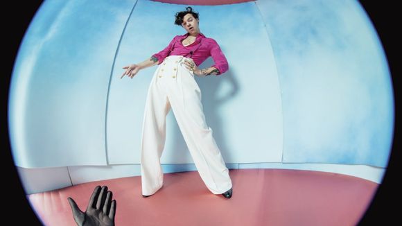 Finalmente! Harry Styles anuncia nome e data de lançamento de seu próximo álbum