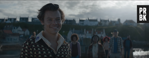 Harry Styles apresenta nova versão de "What Makes You Beautiful"