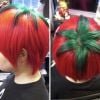 Vai um tomatinho aí? Esse penteado é muito estranho!