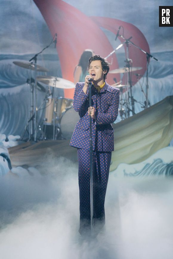 Harry Styles mudou bastante o seu estilou desde que o One Direction anunciou uma pausa