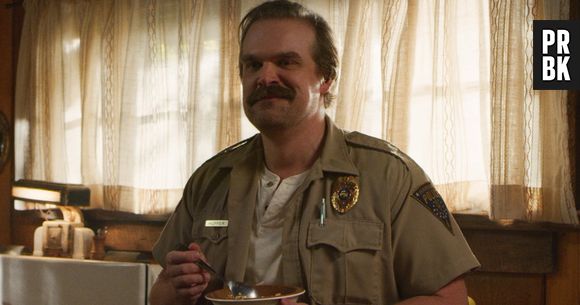 Se depender desta teoria, Hopper (David Harbour) não está morto em "Stranger Things"