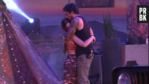 "BBB20": na festa Guerra e Paz, Guilherme e Bianca Andrade flertaram muito