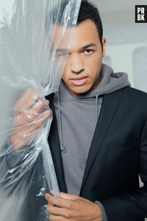 "Elite": Yeray (Sergio Momo) se interessou por Carla (Ester Expósito) desde o passado