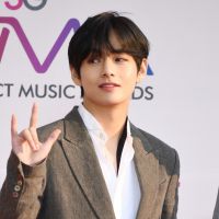 V, do BTS, lança música solo para a trilha sonora do dorama "Itaewon Class"! Ouça "Sweet Night"