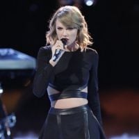 Taylor Swift canta "Blank Space" e coloca fogo no palco do "The Voice US"