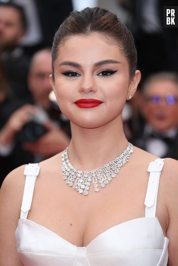 Selena Gomez lançará linha de maquiagem com 48 tons de base