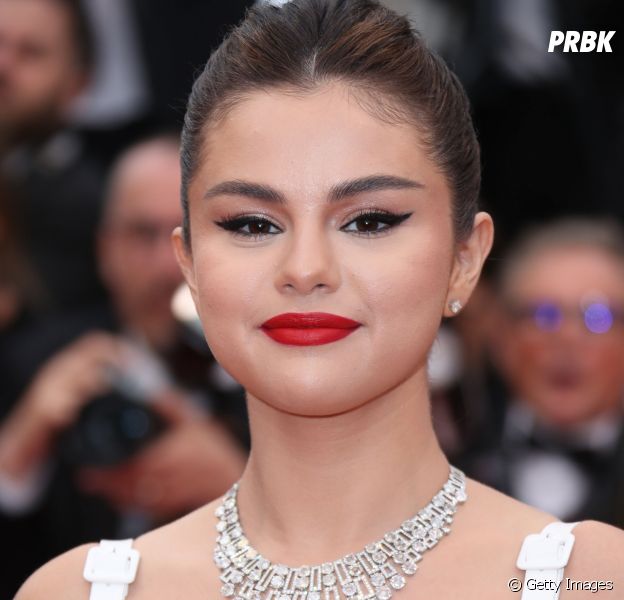 Selena Gomez lançará linha de maquiagem com 48 tons de base
