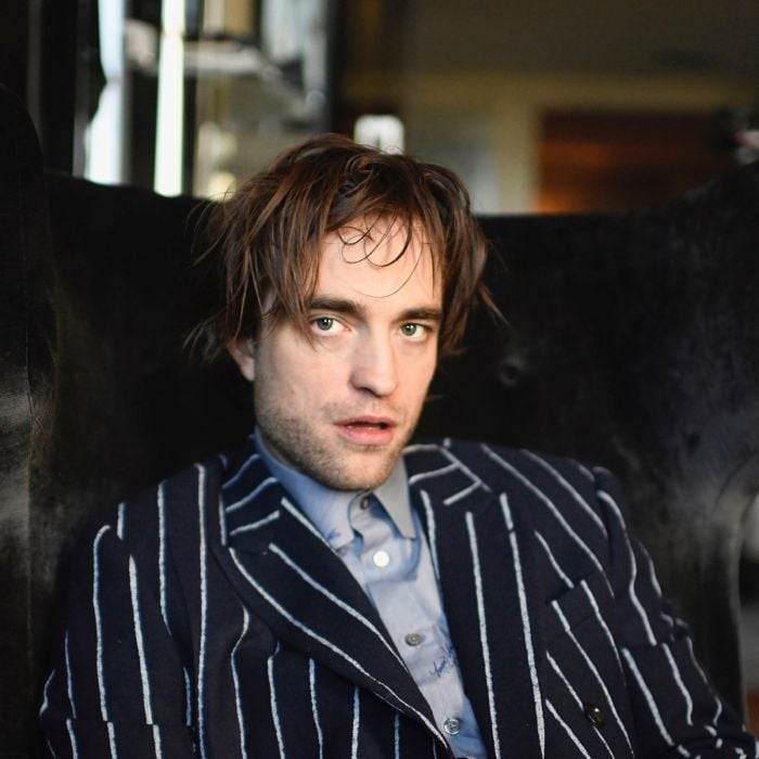 Robert Pattinson se auto-fotografa durante a quarentena e fãs se identificam
