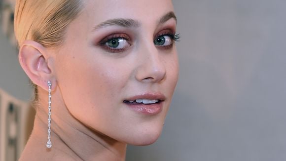 Lili Reinhart, de "Riverdale", está aproveitando a quarentena para cuidar da saúde mental