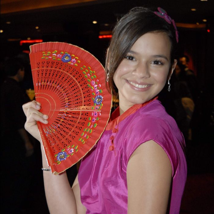 Bruna Marquezine viveu a lutadora de Kung Fu Flor de Lys em &quot;Negócio da China&quot;