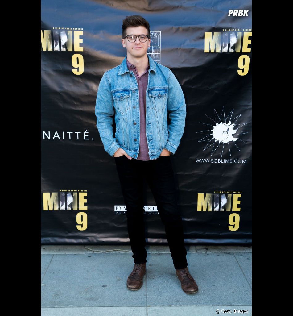 Um De Nos Esta Mentindo Jake Um de Nós Está Mentindo: Barrett Carnahan é Jake - Purebreak