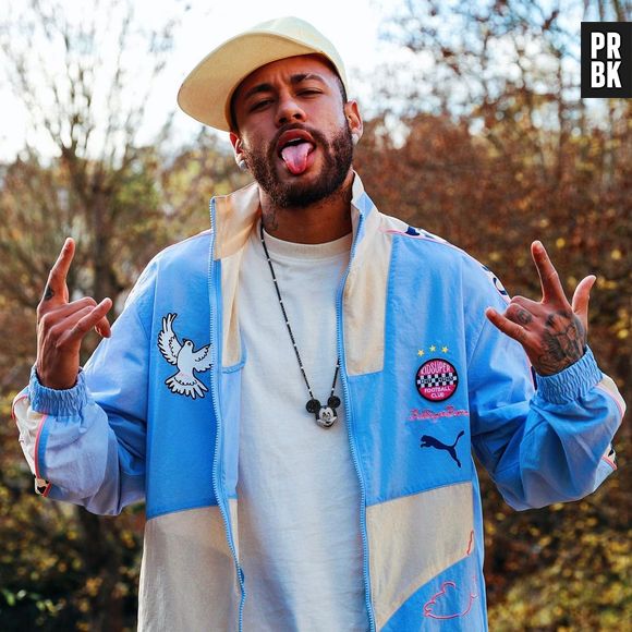 O jogador Neymar também fez uma pegadinha de 1º de abril e disse que estava casado