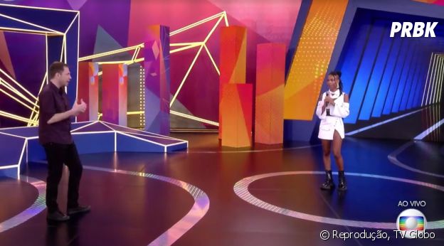 "BBB21": Tiago Leifert conversa com Karol Conká após recorde de eliminação