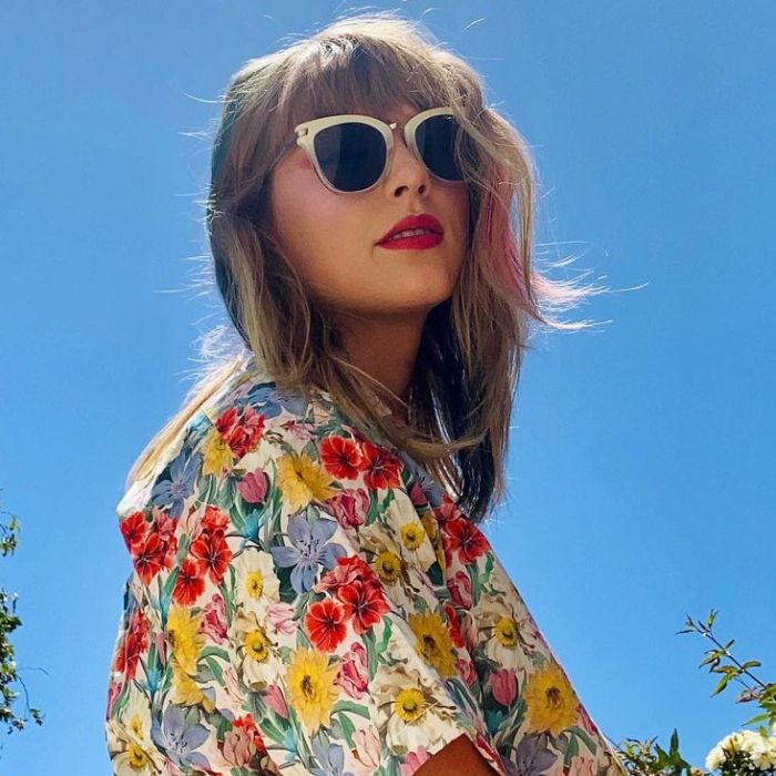 Taylor Swift comenta sobre processo de criação da nova versão de &quot;Red&quot;: &quot; entrei no estúdio e experimentei diferentes sons e colaboradores&quot; 